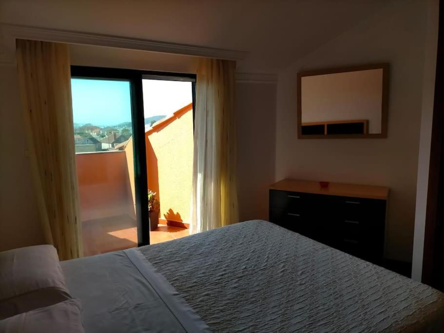 Atico Con 3 Habitaciones En Poio Esterno foto